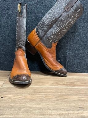 LAREDO Men's Two-Tone Brown Leather Western Boots - Classic Cowboy Style